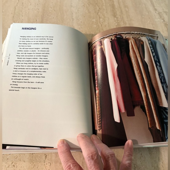 🎄$3 bundled What You Wear Can Change Your Life Book - Picture 10 of 11